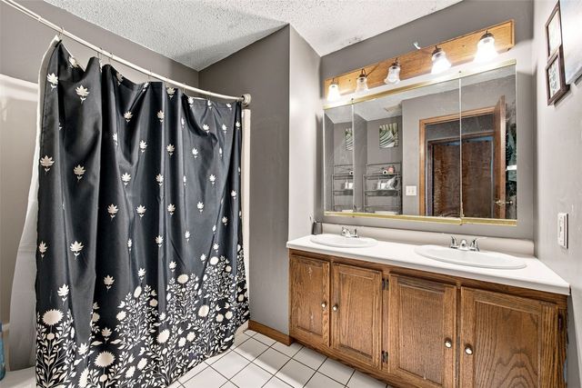 6921 Larkwood Drive NE, Cedar Rapids, IA 52402