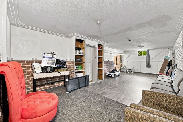 6921 Larkwood Drive NE, Cedar Rapids, IA 52402
