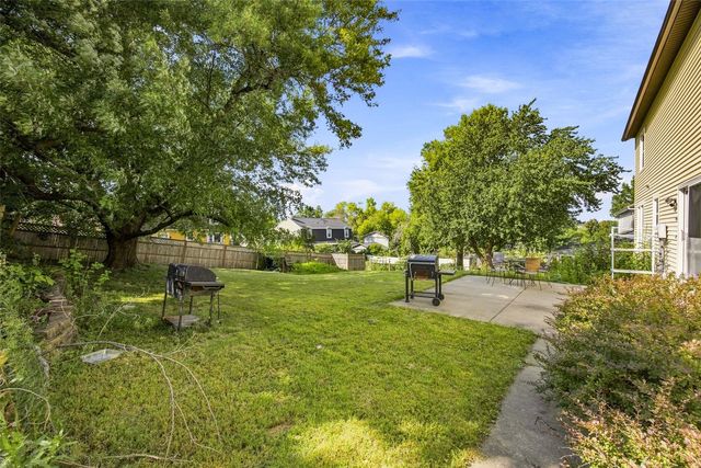 6921 Larkwood Drive NE, Cedar Rapids, IA 52402