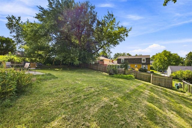 6921 Larkwood Drive NE, Cedar Rapids, IA 52402