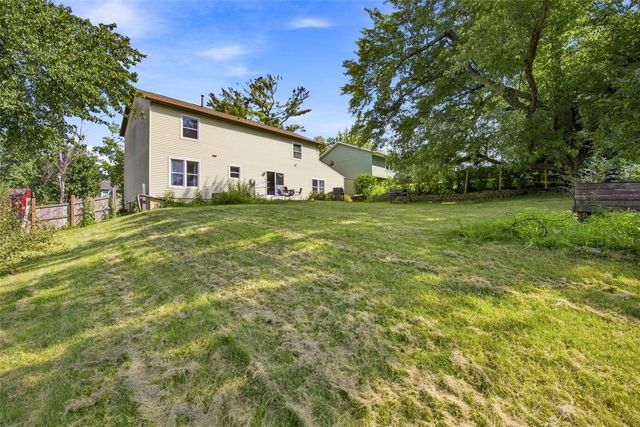 6921 Larkwood Drive NE, Cedar Rapids, IA 52402