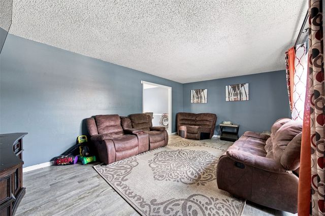 6921 Larkwood Drive NE, Cedar Rapids, IA 52402
