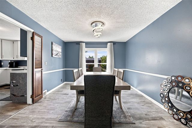 6921 Larkwood Drive NE, Cedar Rapids, IA 52402