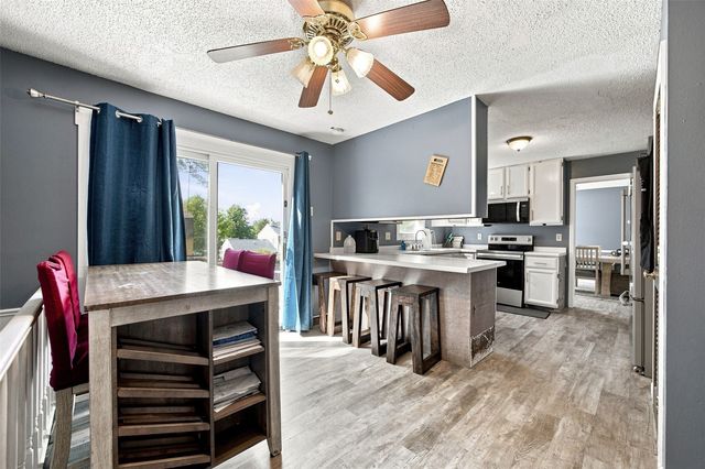 6921 Larkwood Drive NE, Cedar Rapids, IA 52402