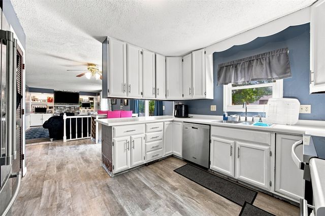 6921 Larkwood Drive NE, Cedar Rapids, IA 52402