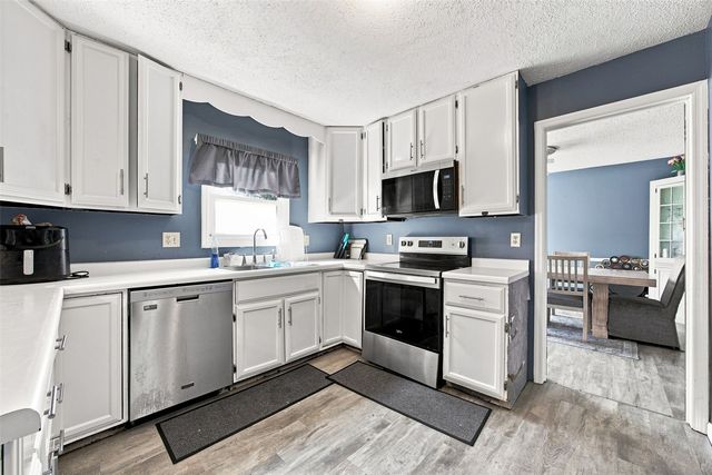 6921 Larkwood Drive NE, Cedar Rapids, IA 52402