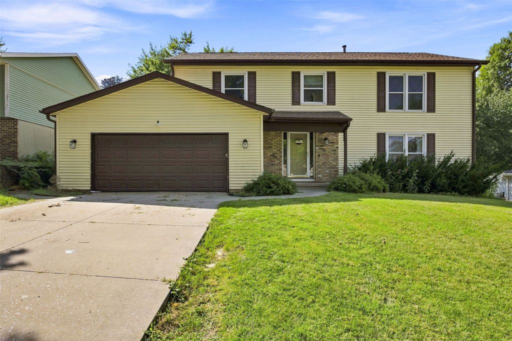 6921 Larkwood Drive NE, Cedar Rapids, IA 52402