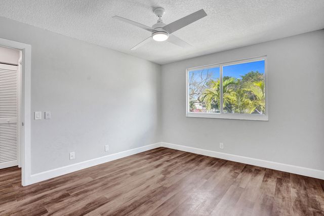 9821 NW 5th Place, Plantation, FL 33324