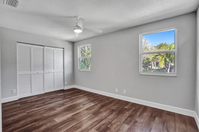 9821 NW 5th Place, Plantation, FL 33324