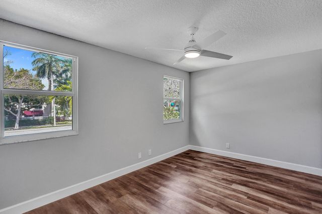 9821 NW 5th Place, Plantation, FL 33324