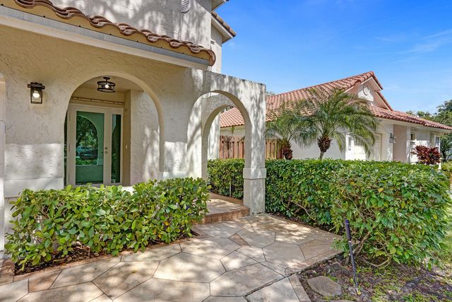 9821 NW 5th Place, Plantation, FL 33324