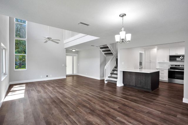 9821 NW 5th Place, Plantation, FL 33324