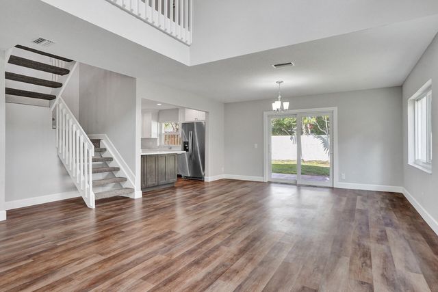 9821 NW 5th Place, Plantation, FL 33324