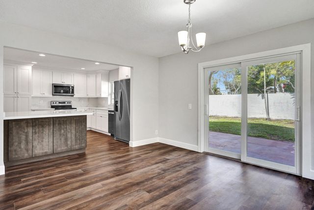 9821 NW 5th Place, Plantation, FL 33324