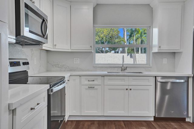 9821 NW 5th Place, Plantation, FL 33324