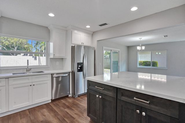 9821 NW 5th Place, Plantation, FL 33324