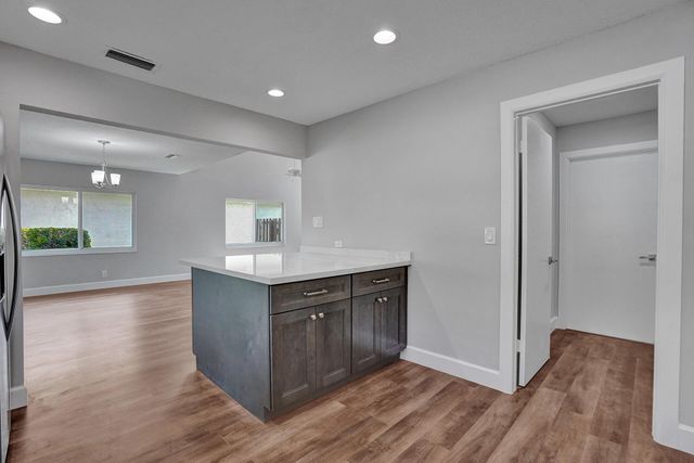 9821 NW 5th Place, Plantation, FL 33324