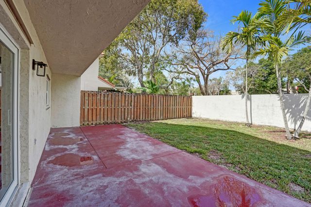 9821 NW 5th Place, Plantation, FL 33324