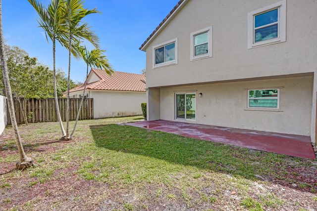 9821 NW 5th Place, Plantation, FL 33324