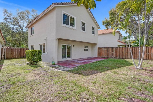 9821 NW 5th Place, Plantation, FL 33324