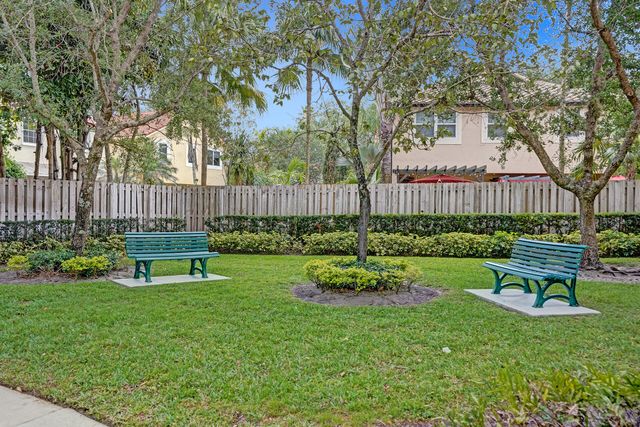 9821 NW 5th Place, Plantation, FL 33324