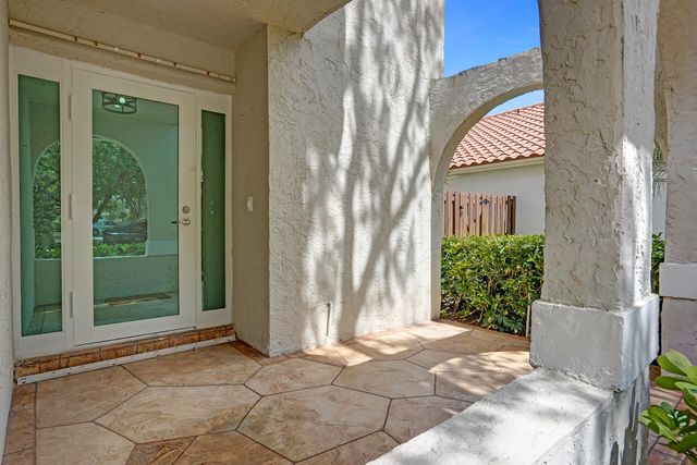 9821 NW 5th Place, Plantation, FL 33324