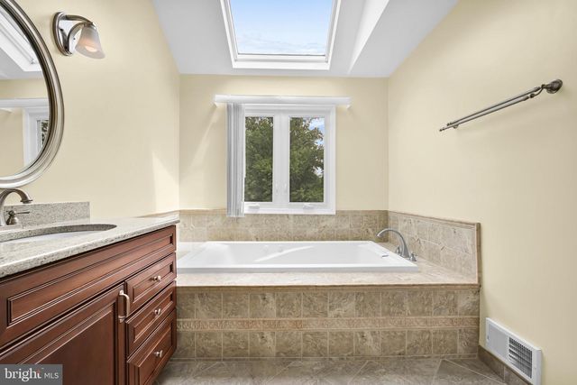 301 FOX RUN, Exton, PA 19341