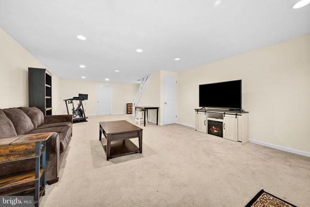 301 FOX RUN, Exton, PA 19341