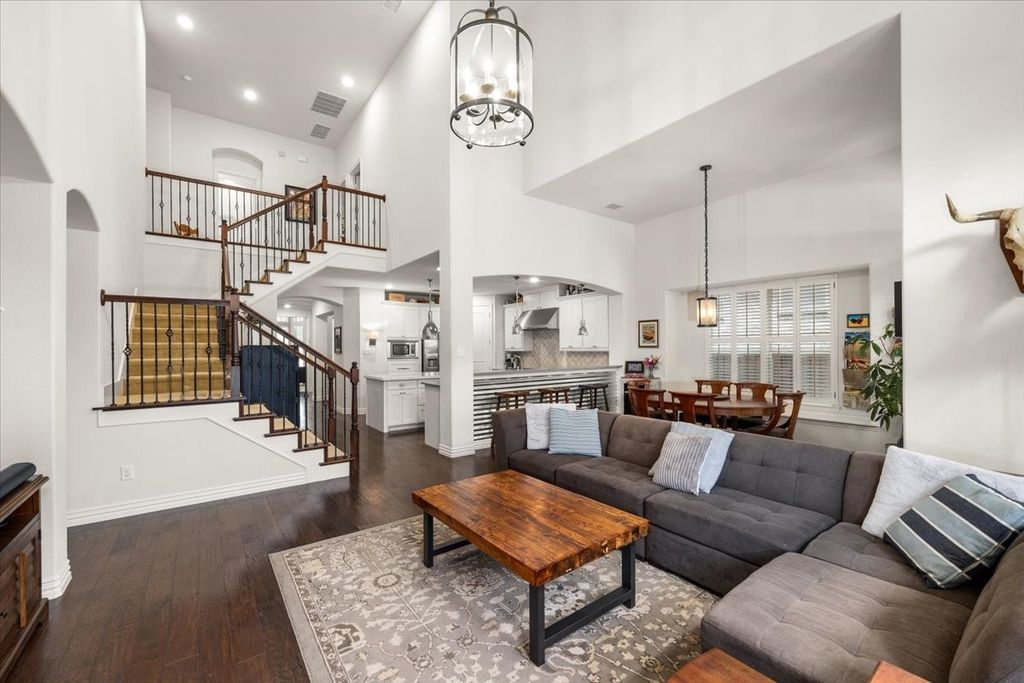 7313 Bright Water Road, Fort Worth, TX 76132