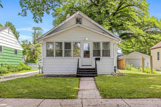 1513 11th Street N, Fargo, ND 58102