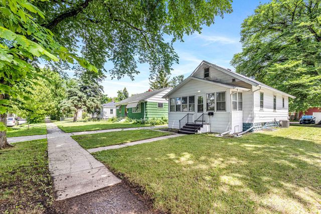 1513 11th Street N, Fargo, ND 58102