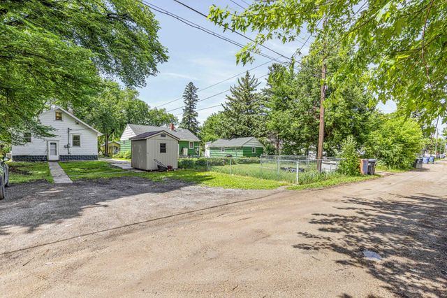 1513 11th Street N, Fargo, ND 58102