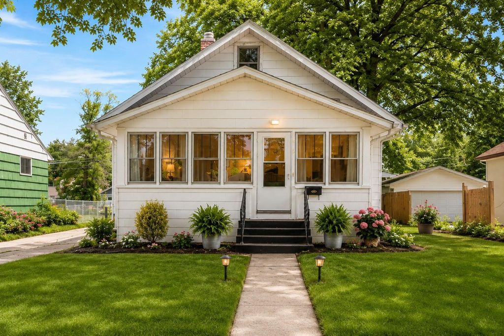 1513 11th Street N, Fargo, ND 58102