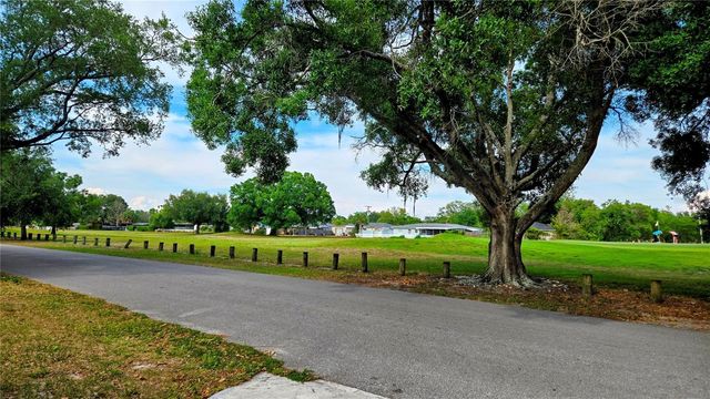 10206 N OAKLEAF AVENUE, Tampa, FL 33612
