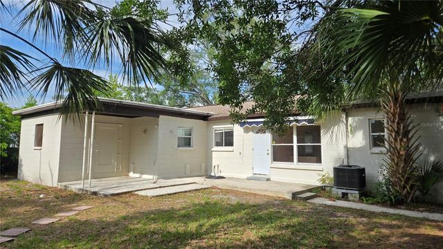 10206 N OAKLEAF AVENUE, Tampa, FL 33612