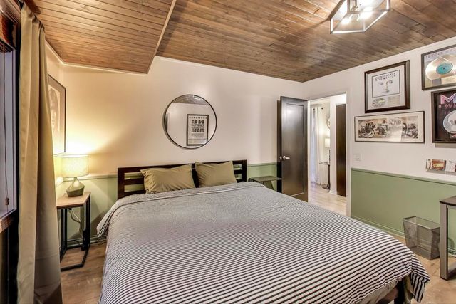 4876 N HERMITAGE Avenue 102, Chicago, IL 60640