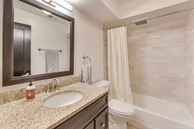 4876 N HERMITAGE Avenue 102, Chicago, IL 60640