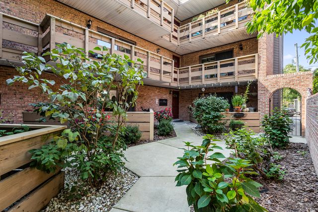 4876 N HERMITAGE Avenue 102, Chicago, IL 60640