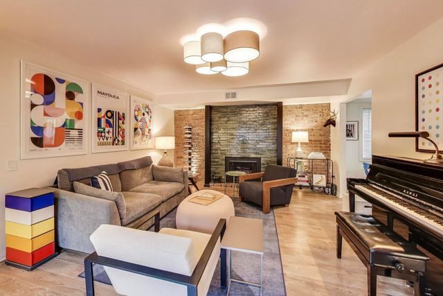 4876 N HERMITAGE Avenue 102, Chicago, IL 60640