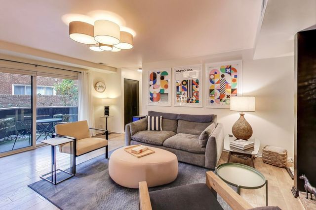 4876 N HERMITAGE Avenue 102, Chicago, IL 60640