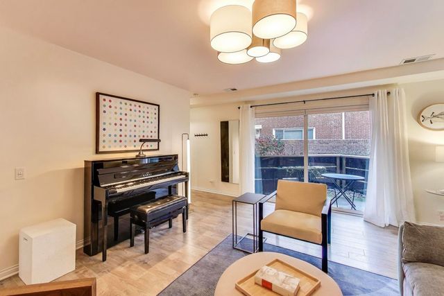 4876 N HERMITAGE Avenue 102, Chicago, IL 60640