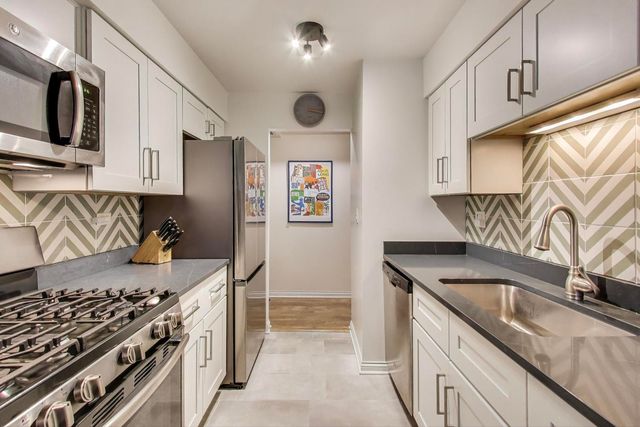 4876 N HERMITAGE Avenue 102, Chicago, IL 60640