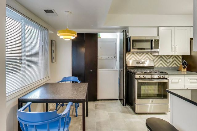 4876 N HERMITAGE Avenue 102, Chicago, IL 60640