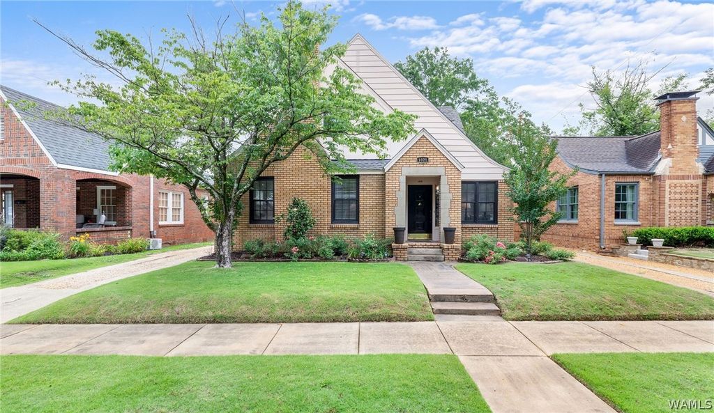 1021 Myrtlewood, Tuscaloosa, AL 35401