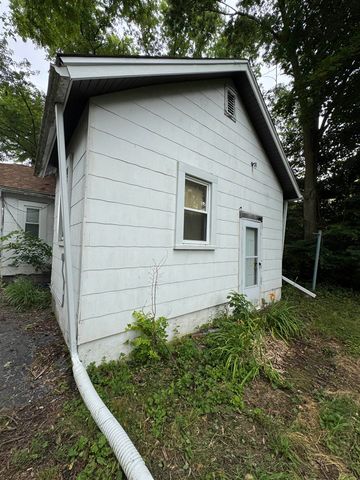 2957 Mackin Road, Flint, MI 48504