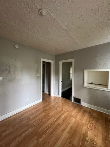 2957 Mackin Road, Flint, MI 48504