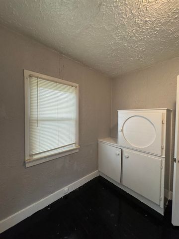 2957 Mackin Road, Flint, MI 48504