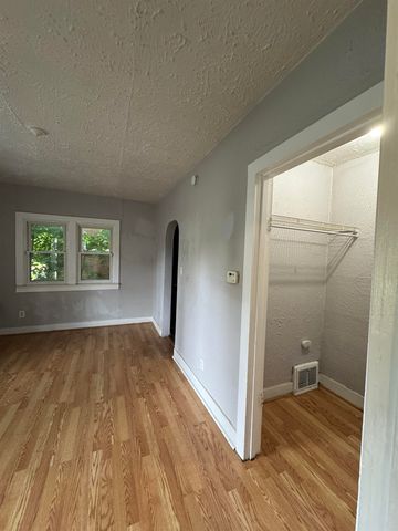 2957 Mackin Road, Flint, MI 48504