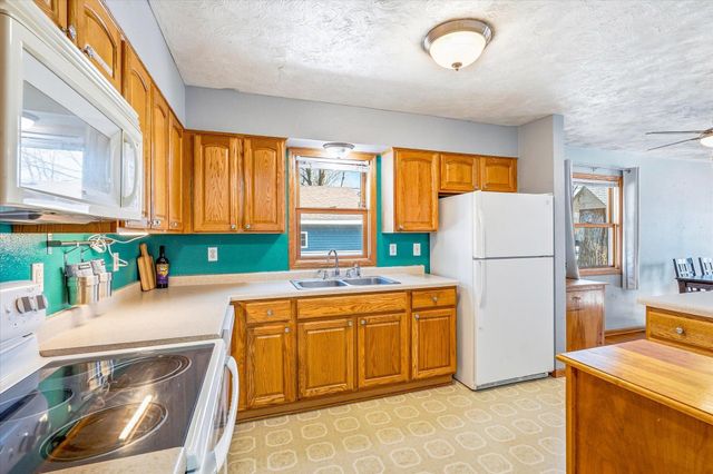 620 2nd Street SE, Forest Lake, MN 55025