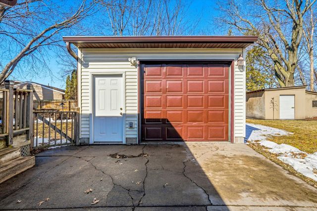 620 2nd Street SE, Forest Lake, MN 55025